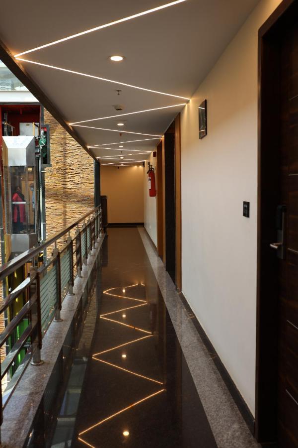 Npg Hotel Bangalore Just 10 Mins Drive From The Kempegowda International Airport Buitenkant foto