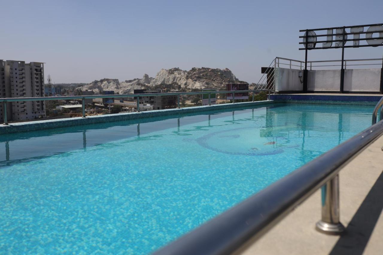 Npg Hotel Bangalore Just 10 Mins Drive From The Kempegowda International Airport Buitenkant foto