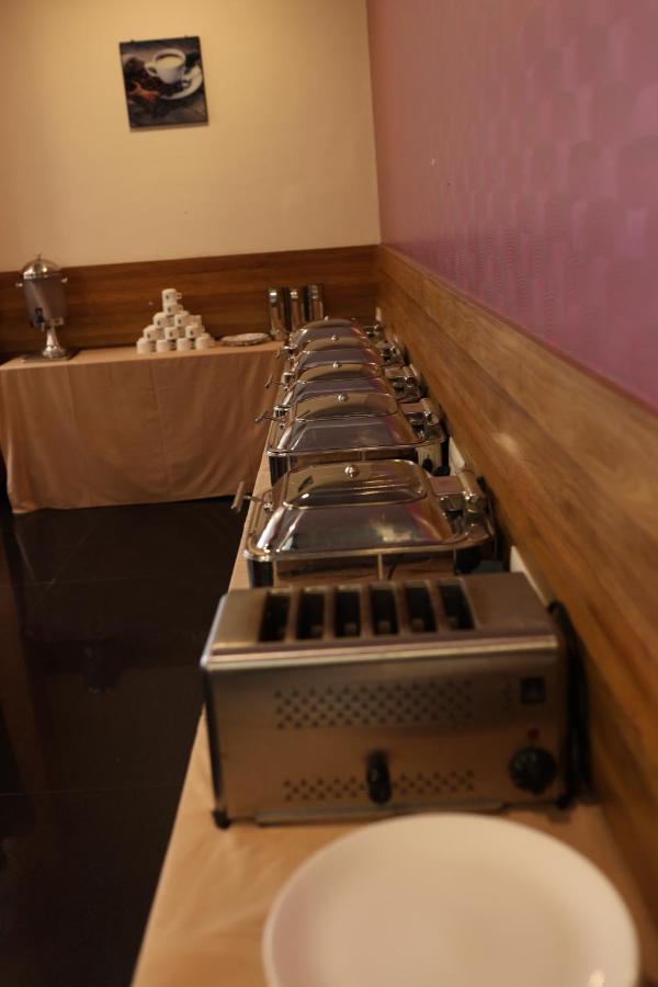 Npg Hotel Bangalore Just 10 Mins Drive From The Kempegowda International Airport Buitenkant foto